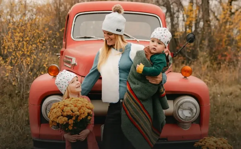 Skida hat and neck warmer from a women-founded outdoor accessories company.