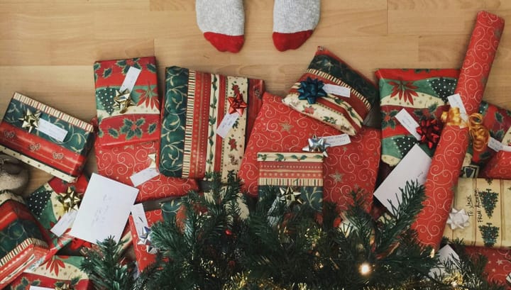 Amazon holiday gift guide 2025 banner showcasing the best gifts for hikers, backpackers, and outdoor adventurers.